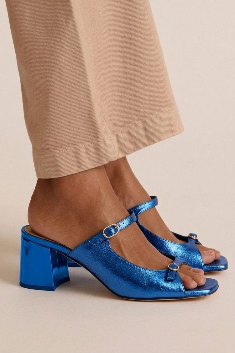 Sandales élégantes Valentina Riviera de Danoir Paris, en cuir beige avec talons délicats, pour un style sophistiqué.