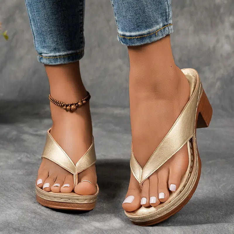 Sandales Danoir Paris élégantes et confortables en cuir noir, avec talon moyen et design sophistiqué.