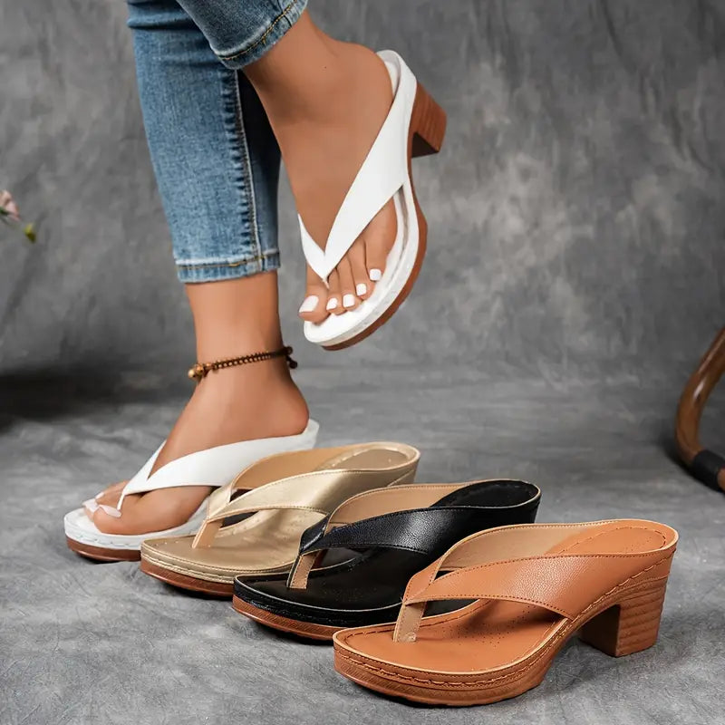 Sandales Danoir Paris en or, élégantes et confortables, avec design sophistiqué pour femme.