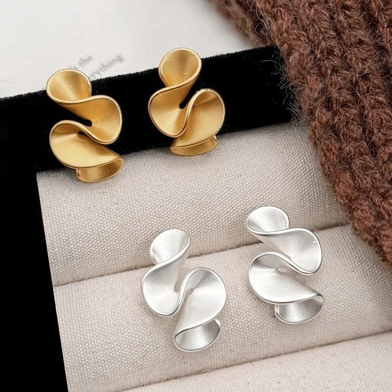 Boucles d'oreilles en argent et or 18K de Danoir Paris, détails élégants et finition brillante visibles sur l'image.