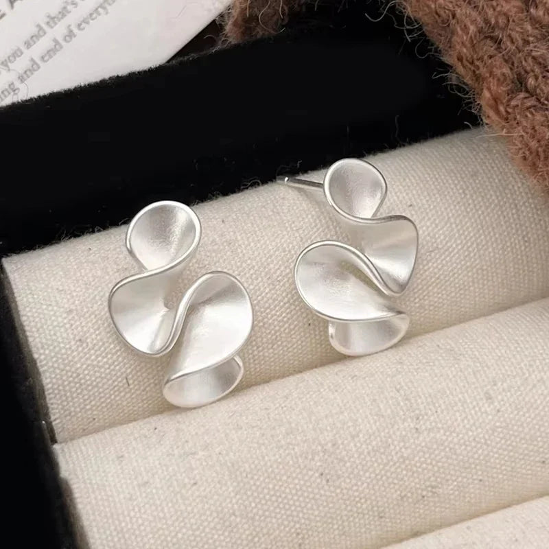 Boucles d'oreilles en argent et or 18K de Danoir Paris, design élégant avec détails raffinés visibles en image.