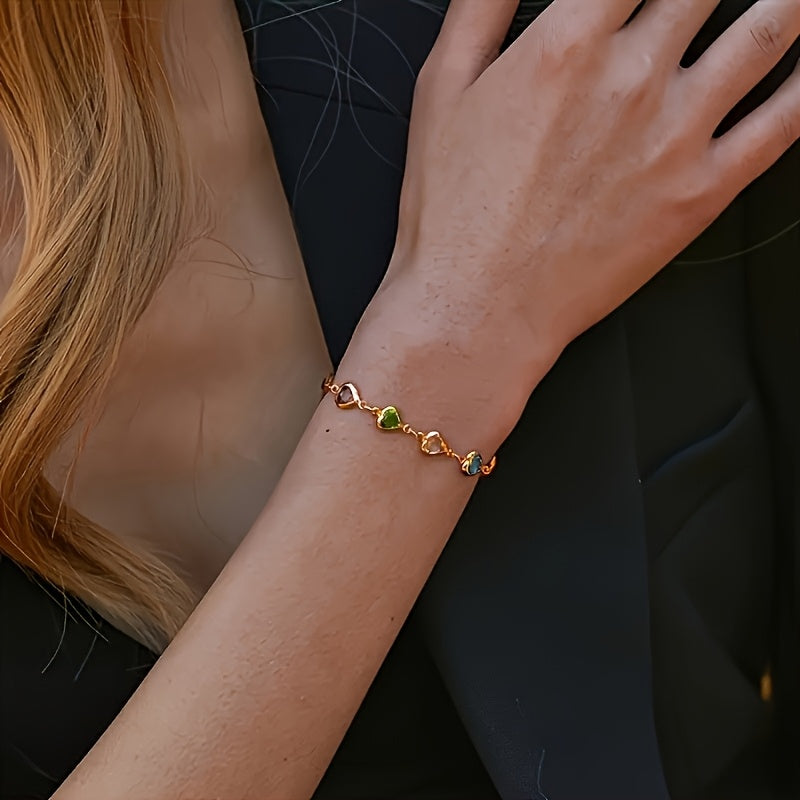 Bracelet unique en forme de cœur de la marque Danoir Paris, en métal argenté avec détails élégants.