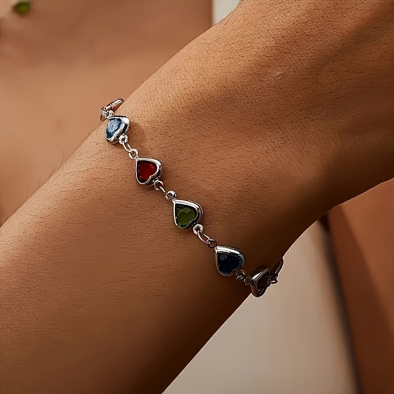 Bracelet unique en forme de cœur de la marque Danoir Paris, en métal argenté avec détails élégants.