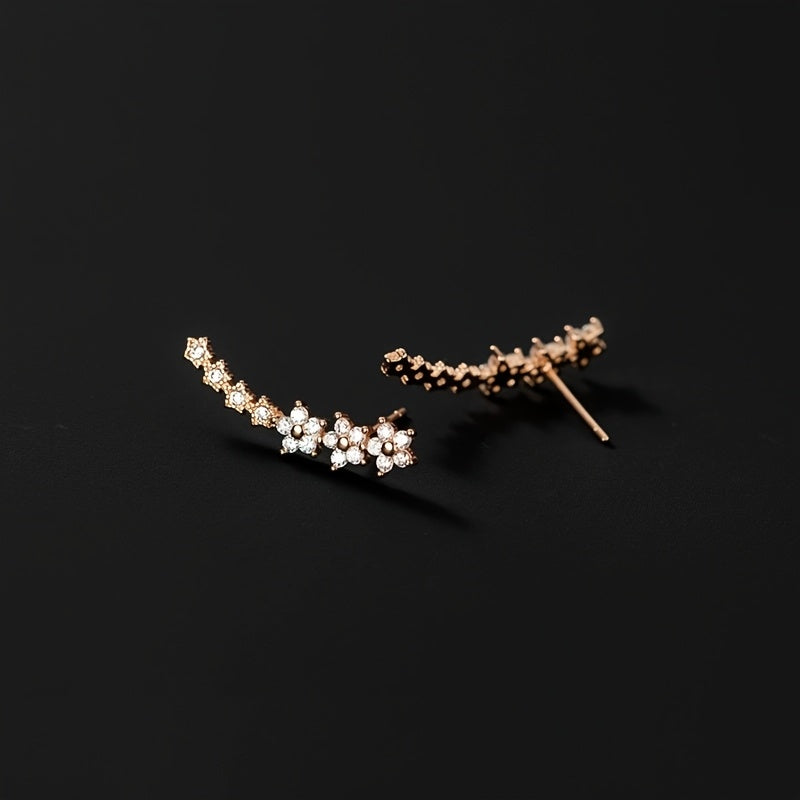 Boucles d'oreilles florales intemporelles Danoir Paris en or rose avec motifs floraux délicats.