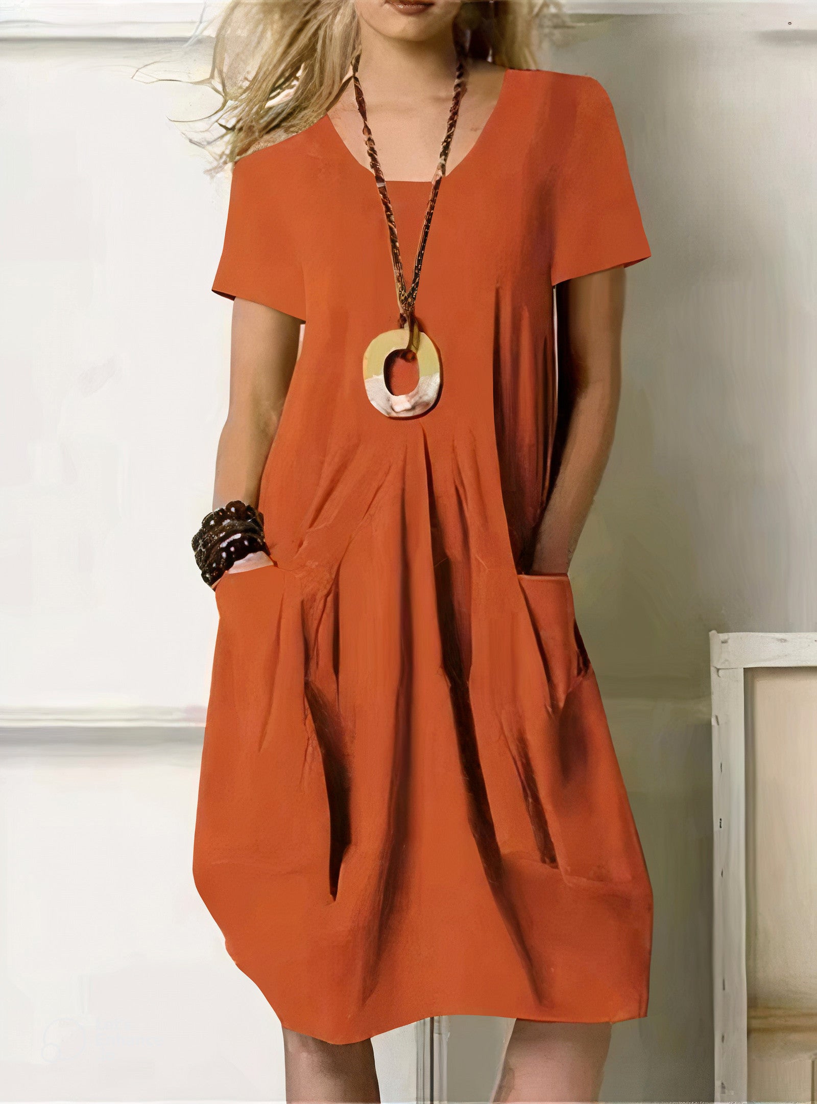 Robe orange Danoir Paris Kasey, élégance décontractée, style quotidien, tissu fluide et moderne, vue frontale.