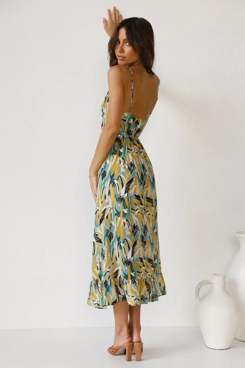 Robe fluide élégante de Danoir Paris en orange, portée légère et sophistiquée, parfait pour une tenue chic et confortable.