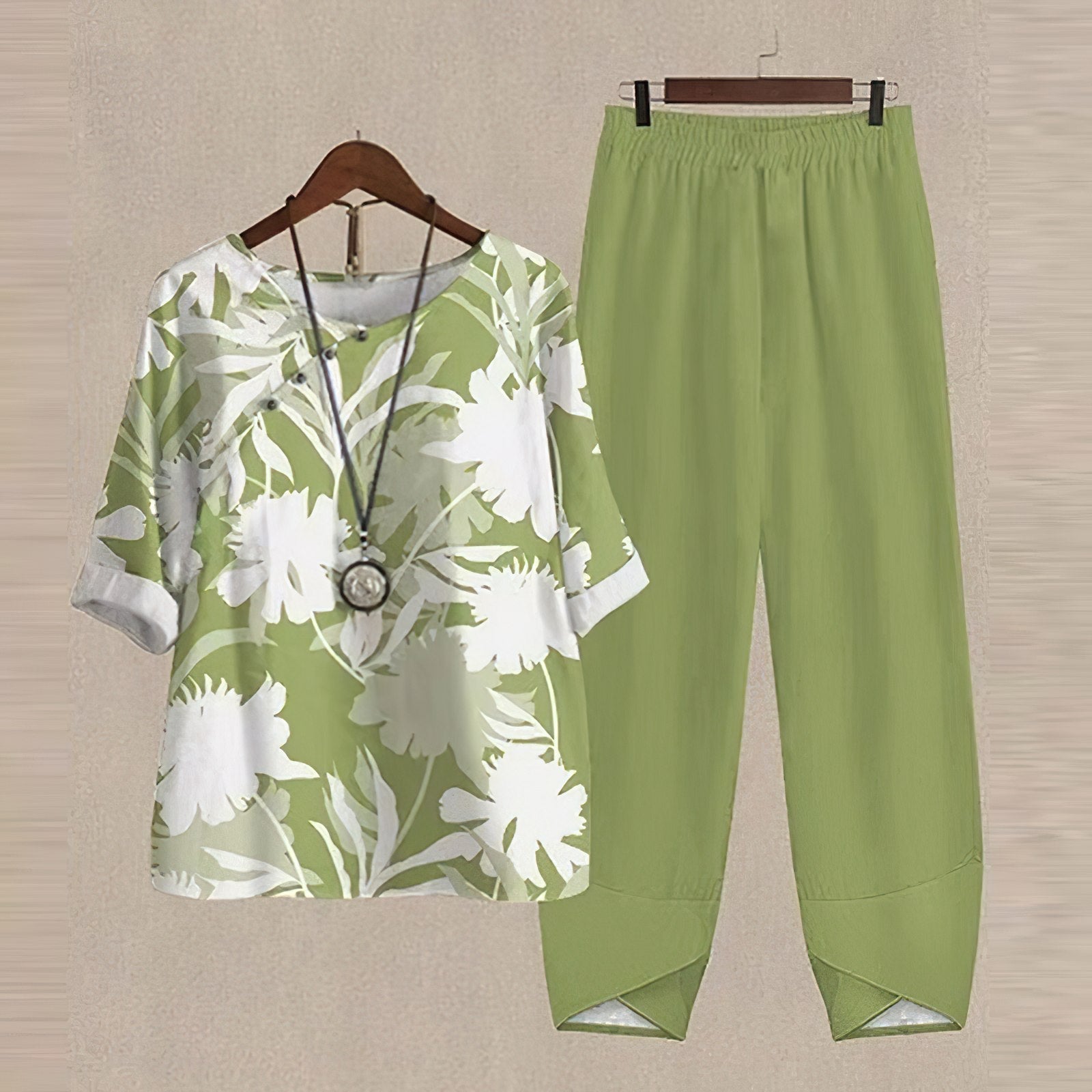 Ensemble chemise et pantalon Lilou de Danoir Paris, vêtement confortable et chic, en tissu vert, taille S.