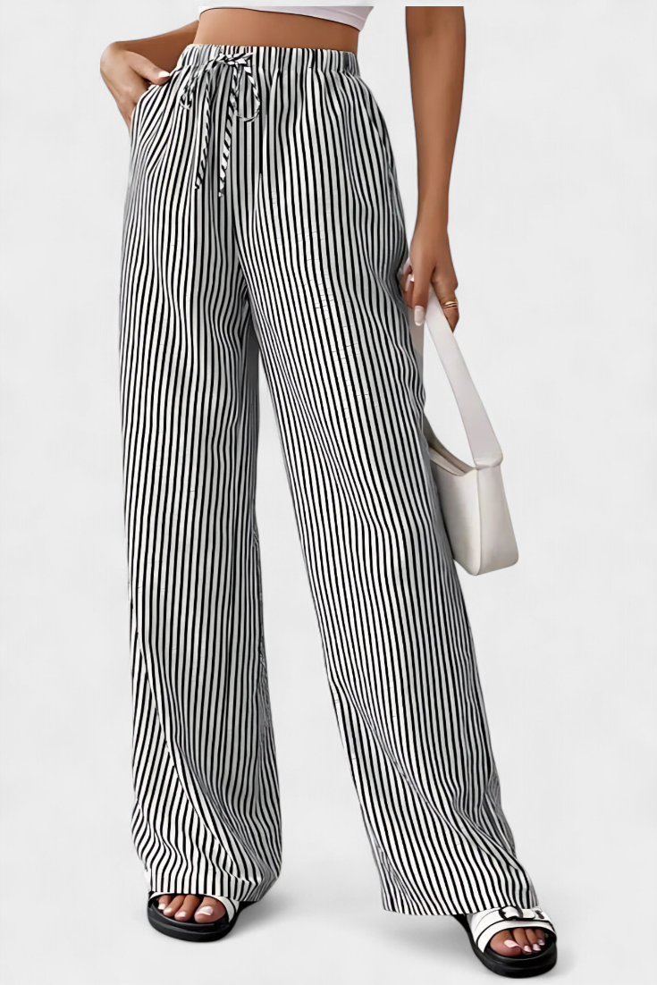 Pantalon Sabrina de Danoir Paris, pantalon pour femmes, coupe élégante en tissu noir avec poches.