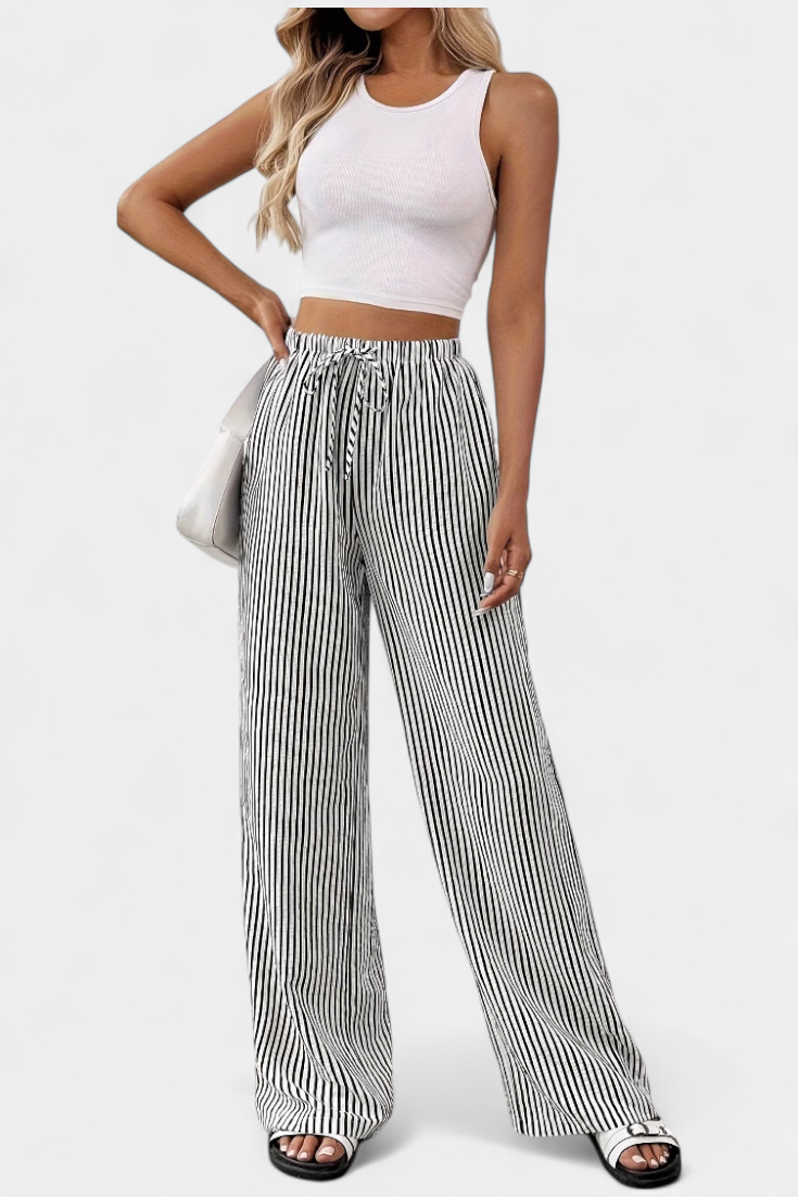 Pantalon Sabrina de Danoir Paris, pantalon pour femme en tissu noir avec coupe élégante et détails modernes.