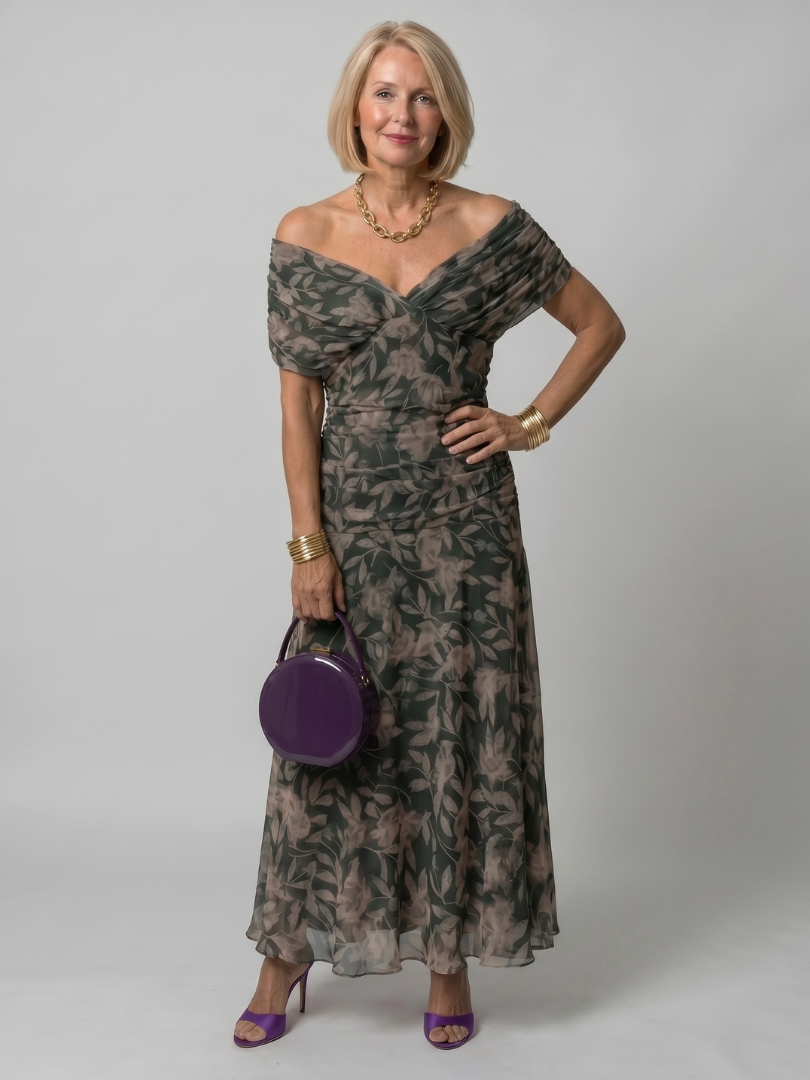 Robe midi fluide Danoir Paris avec épaules dénudées, couleur violette, longueur mi-mollet, style élégant et confortable.