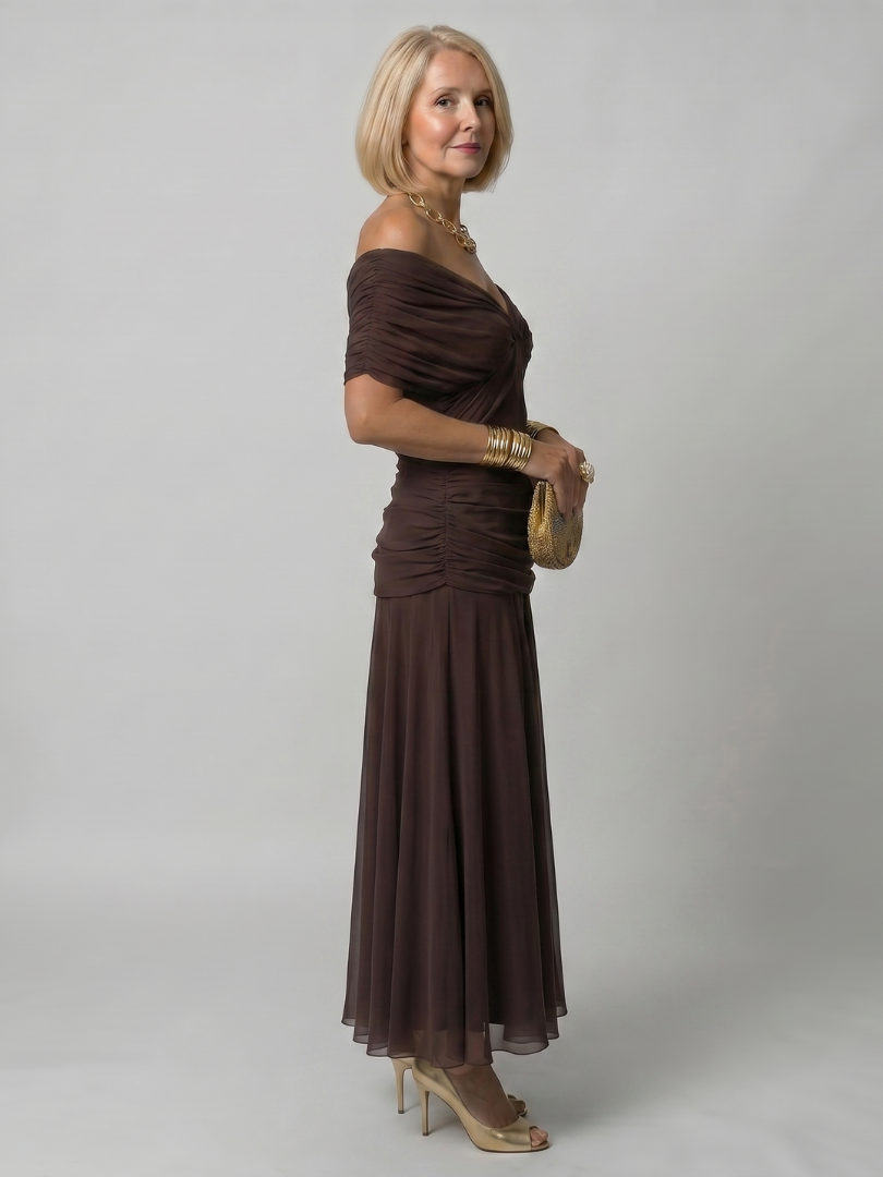 Robe midi fluide Danoir Paris, modèle Calen, violet, à épaules dénudées, avec coupe élégante et style féminin.
