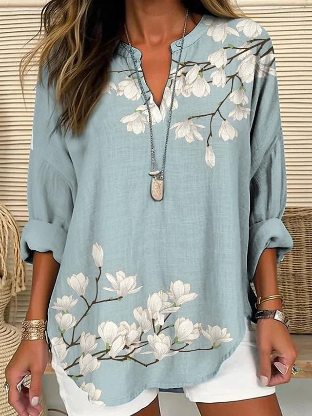 Blouse décontractée élégante Nina de Danoir Paris avec rayures bleues, portée en style chic et confortable.