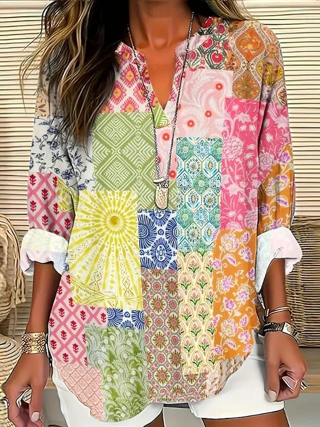 Blouse décontractée élégante Nina de Danoir Paris avec rayures bleues, portée décontractée, tissu léger et style moderne.