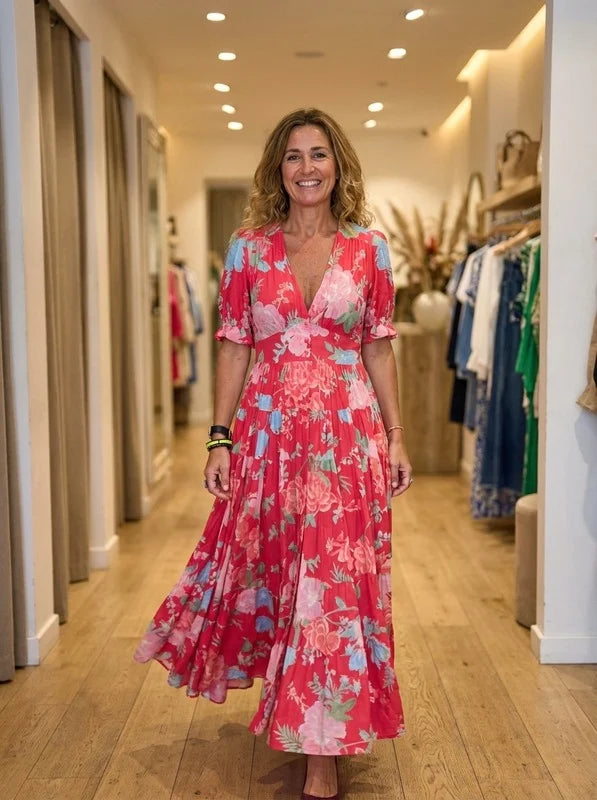 Robe florale élégante à décolleté en V Minelda Danoir Paris, robe rouge raffinée pour femmes.