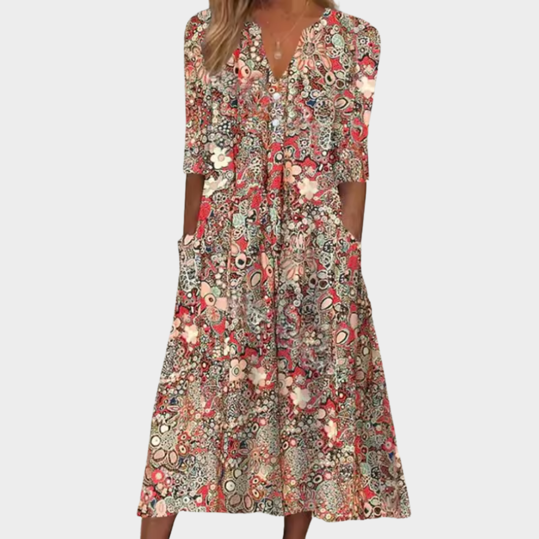 Robe d'été élégante Queenie de Danoir Paris en tissu rouge, avec coupe fluide et détails raffinés, vue de face.