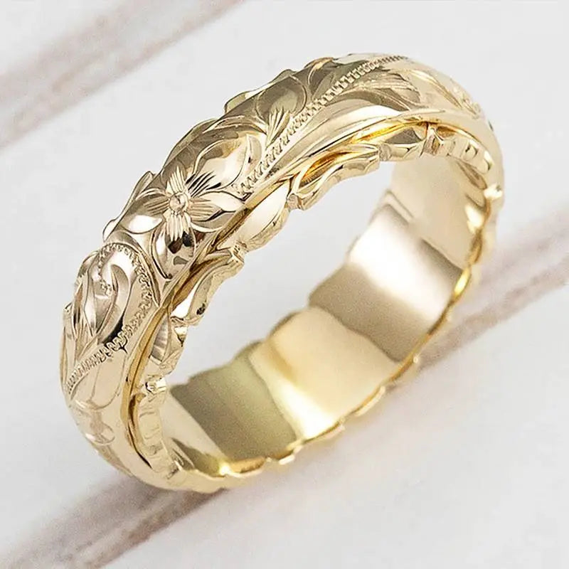 Anneau en or Danoir Paris avec motif floral ancien, bijou élégant et délicat en or jaune.