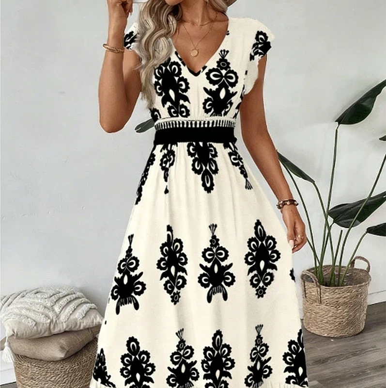Robe maxi noire Danoir Paris Candela en style baroque avec décolleté en V, tissu élégant et détails sophistiqués.