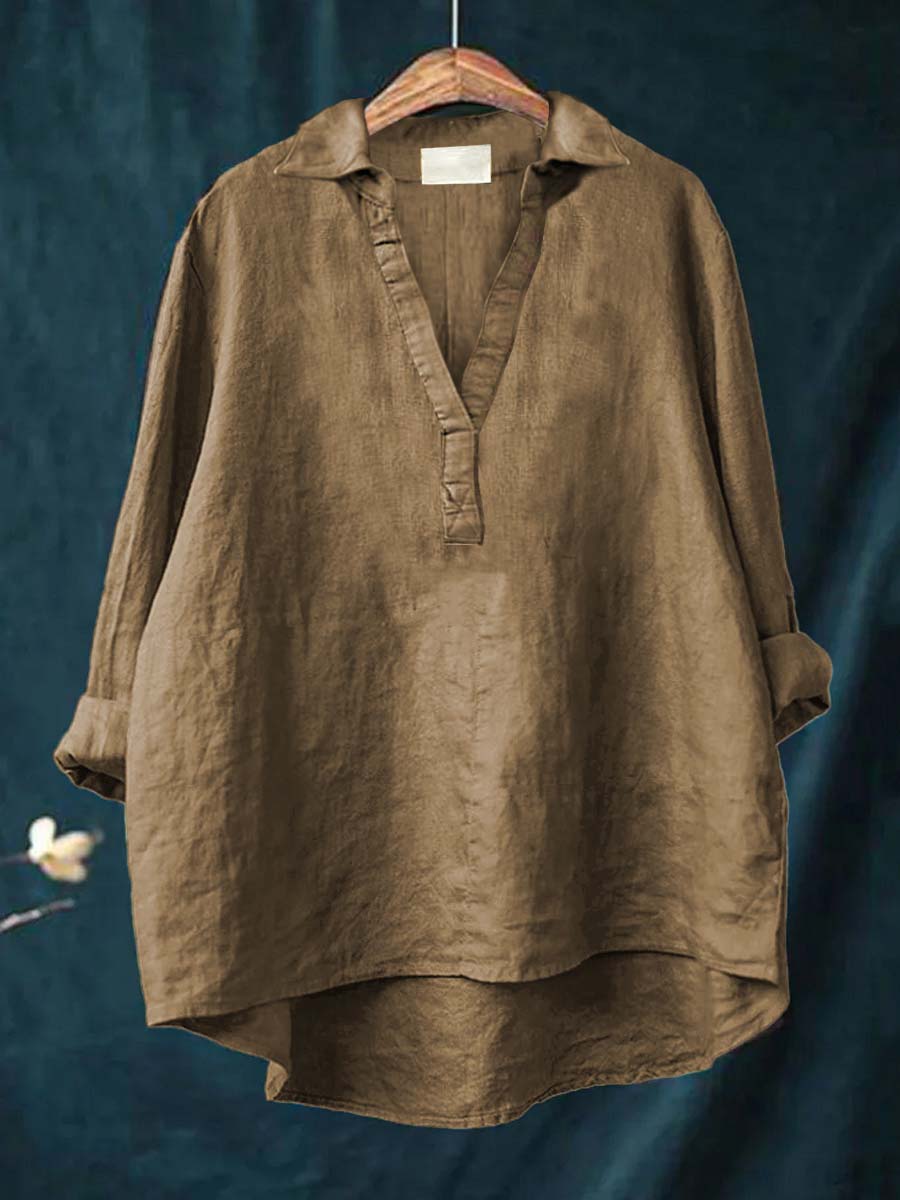 Blouse d'été en lin rosa poudré, élégante et légère, de la marque Danoir Paris, portée avec des manches courtes et un col classique.