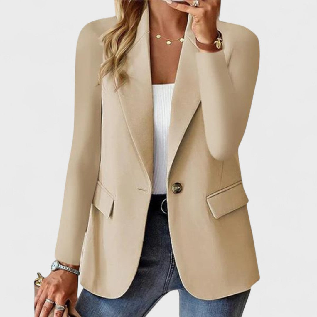 Veste élégante Amber de Danoir Paris, style sophistiqué, en tissu léger, vue de face sur fond neutre.