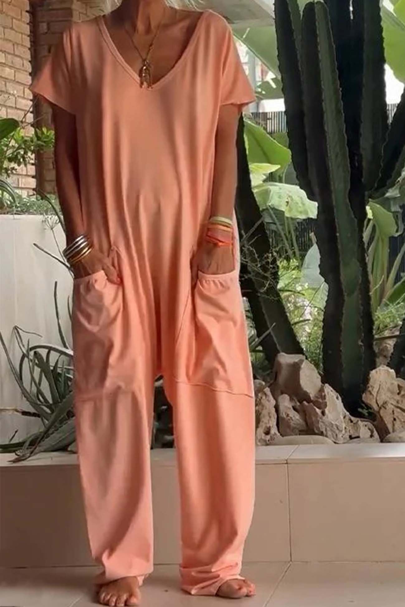 Combinaison décontractée Rose Corail Danoir Paris, style confortable avec coupe élégante, portée comme vêtement tendance et chic.