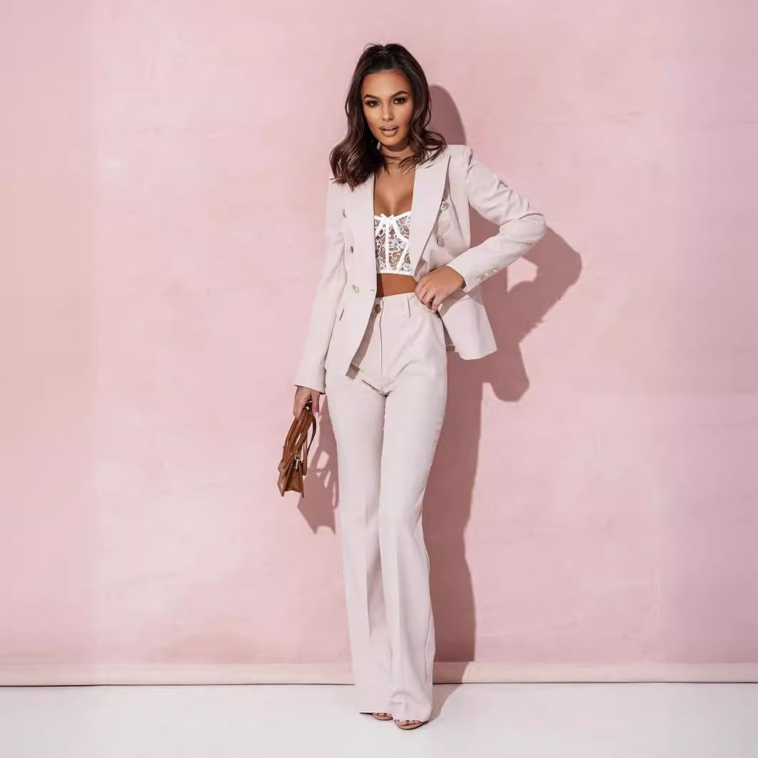 Veste croisée élégante Elvire de Danoir Paris en tissu rose pâle, vue de face avec détails sophistiqués.