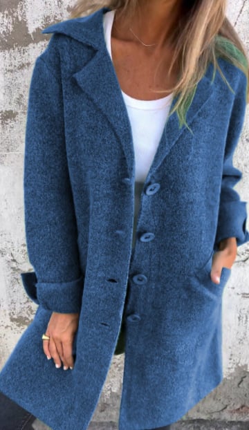 Manteau Audrey minimaliste de Danoir Paris en rose, style chic et élégant, vue de face avec col classique et manches longues.