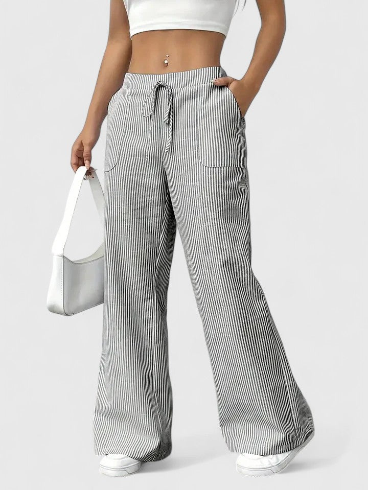 Pantalon large élégant Dominique par Danoir Paris, coupe fluide et tissu sophistiqué, porté en image.