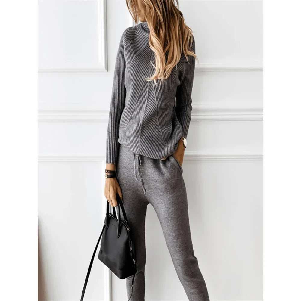 Survêtement luxe confortable Perrine Danoir Paris en tissu doux rose, idéal pour un look élégant et décontracté.