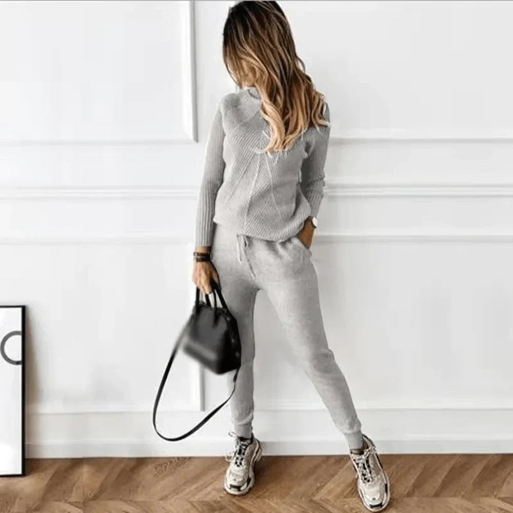 Survêtement luxe confortable Perrine de Danoir Paris en rose, avec détails élégants et tissu doux pour un look décontracté chic