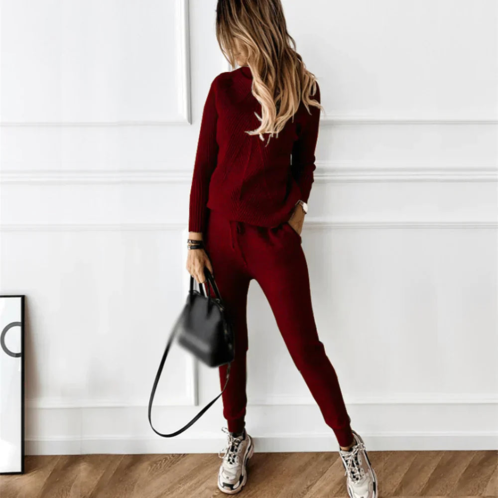Survêtement luxe Danoir Paris Perrine en tissu confortable, couleur rose, avec logo et détails élégants.
