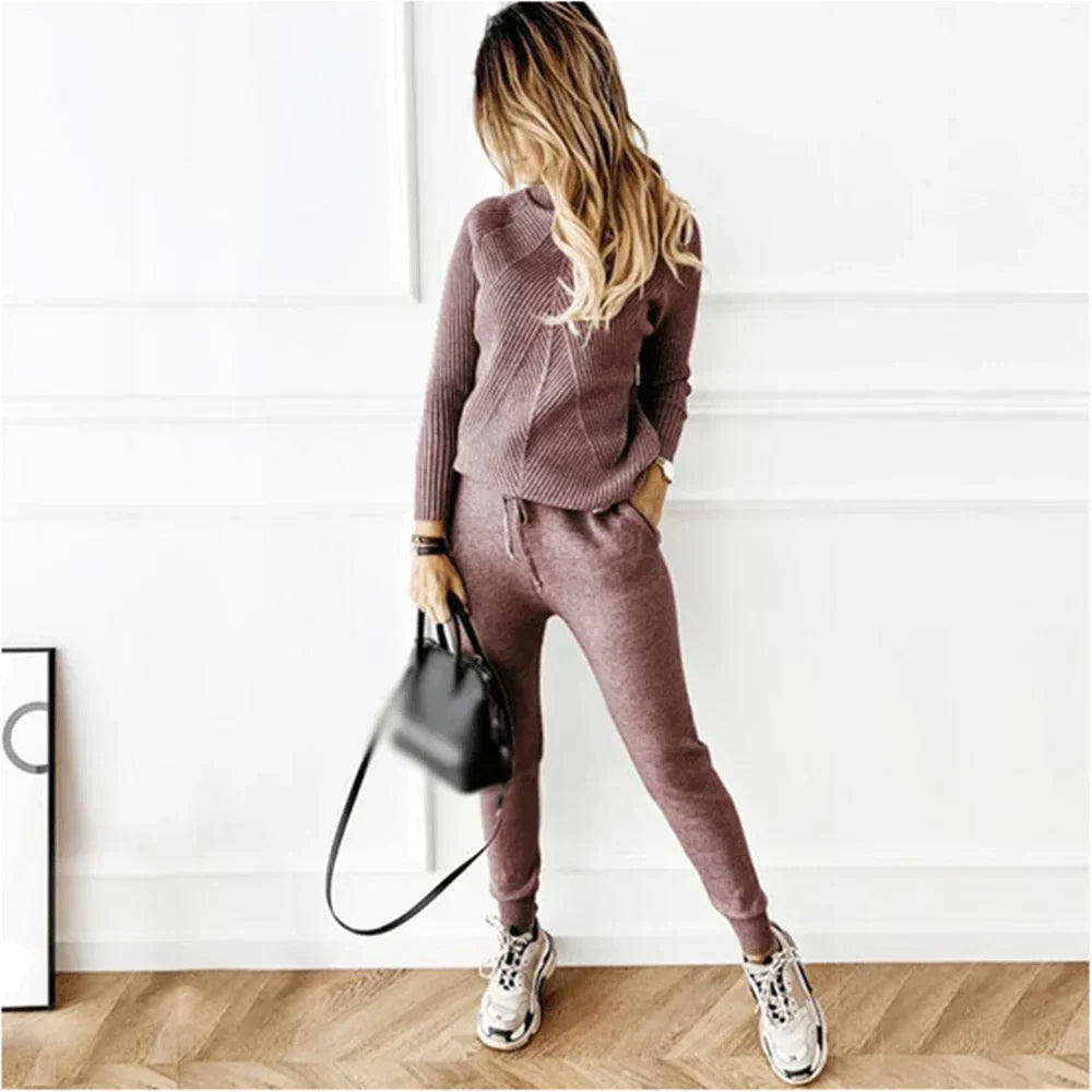 Survêtement Danoir Paris Perrine Luxe Confortable en rose, avec veste et pantalon, tissu doux et élégant.