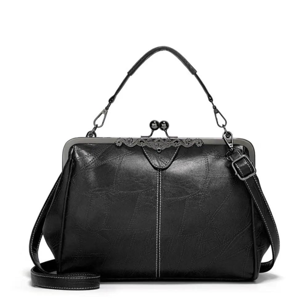 Sac vintage rouge Danoir Paris Mila avec fermoir à rabat élégant, design intemporel et finition raffinée.