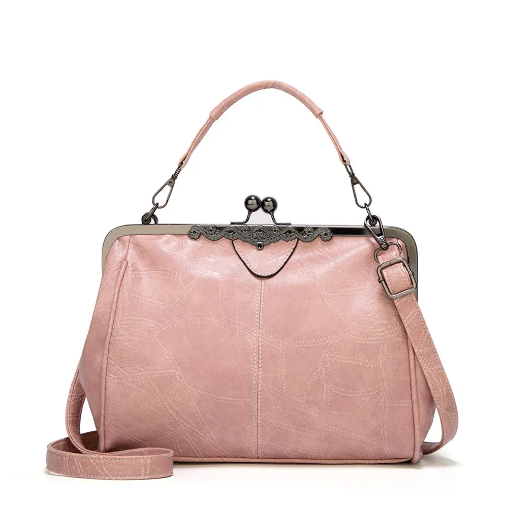 Sac vintage rouge Danoir Paris Mila avec fermoir à rabat élégant et design intemporel, en cuir raffiné.
