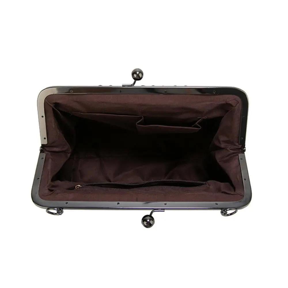Sac vintage Danoir Paris Mila en rouge avec fermoir à rabat élégant et design intemporel, en cuir fin.