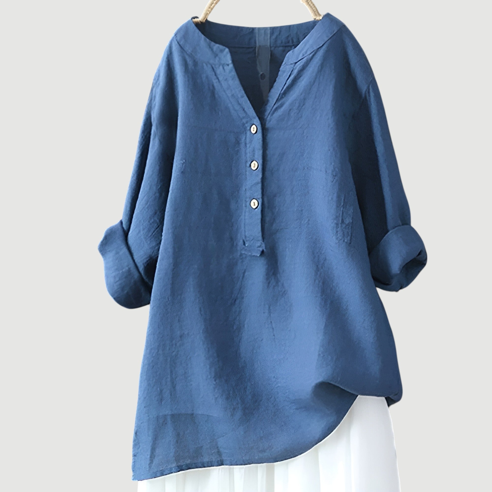 Chemise légère et confortable Freja de Danoir Paris en tissu rouge pastèque avec boutons, portée sur un mannequin.