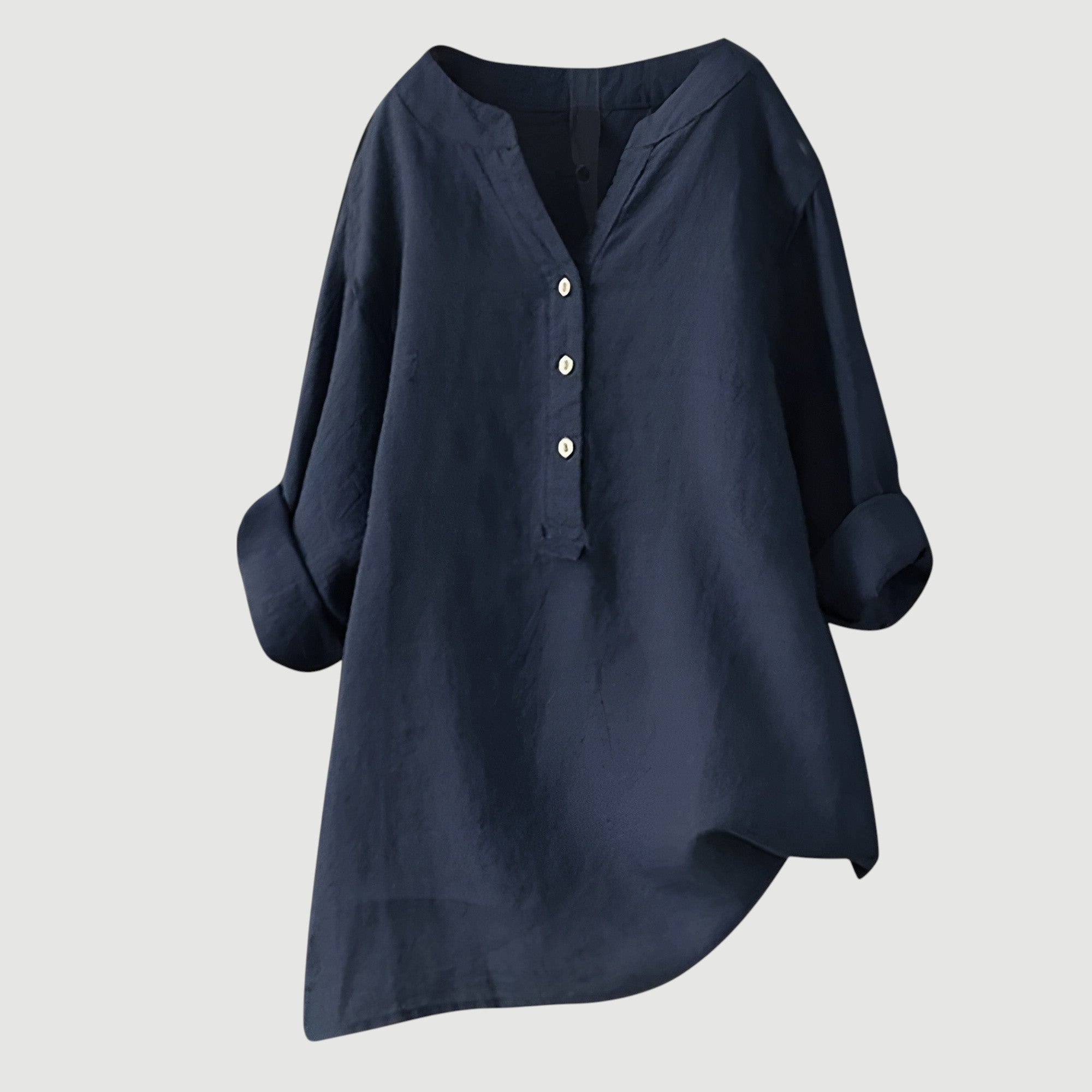 Chemise légère et confortable Freja de Danoir Paris, en tissu rouge pastèque avec boutons, portée décontractée.