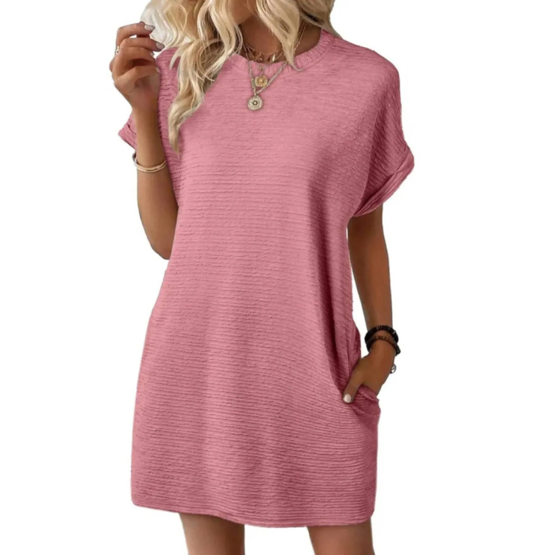 Robe d'été élégante Mila de Danoir Paris en tissu léger rouge rose, vue de face sur mannequin