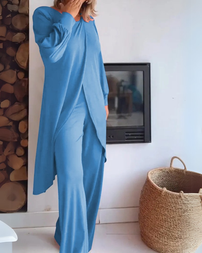 Ensemble élégant et douillet Adélaïde de Danoir Paris, en tissu rouge avec détails raffinés, idéal pour le confort et le style.