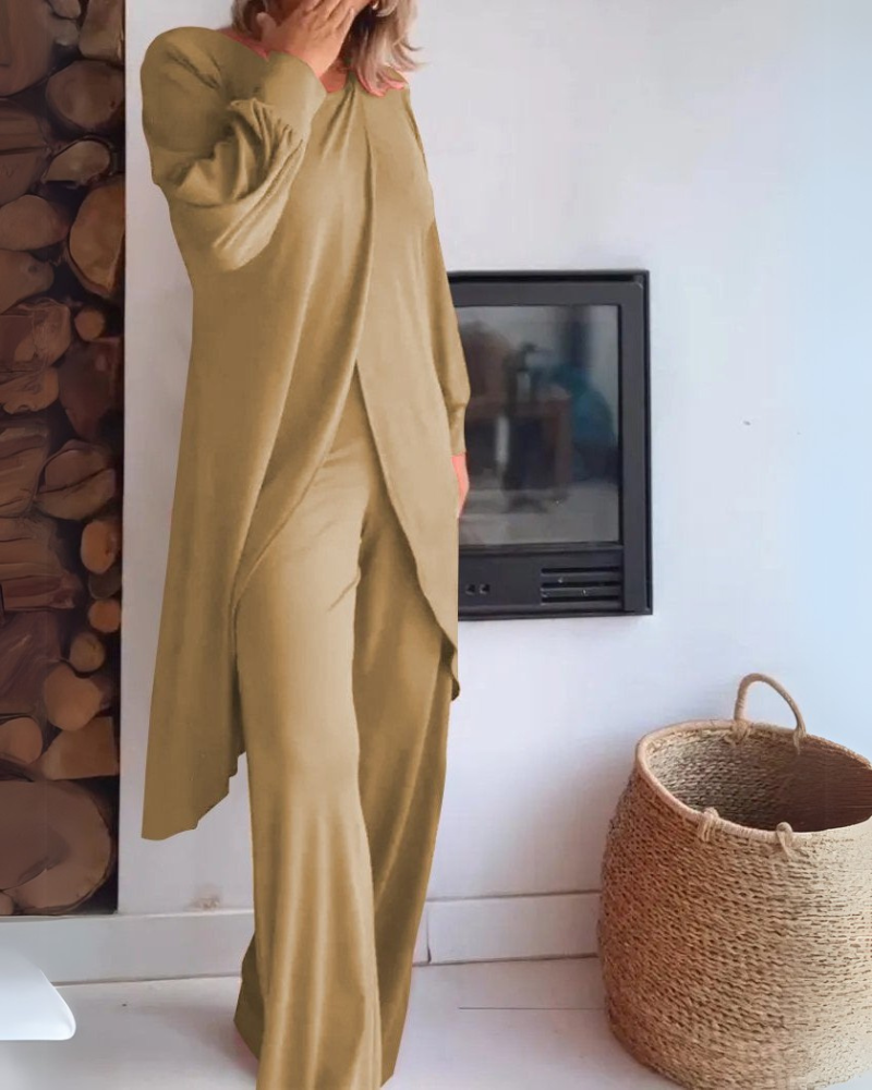 Ensemble élégant et douillet Adélaïde de Danoir Paris, rouge, avec veste et pantalon en tissu confortable.