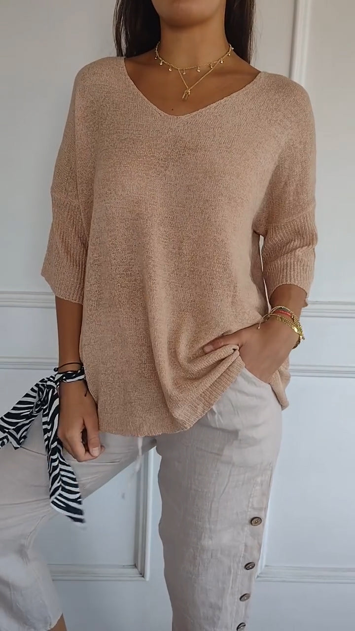 Haut chic en maille rouge Anna de Danoir Paris, détail de la texture douce et élégante.