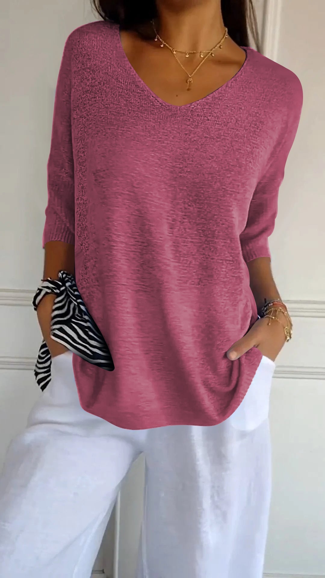 Haut chic en maille rouge Anna de Danoir Paris, vue détaillée du tissu et du design élégant.
