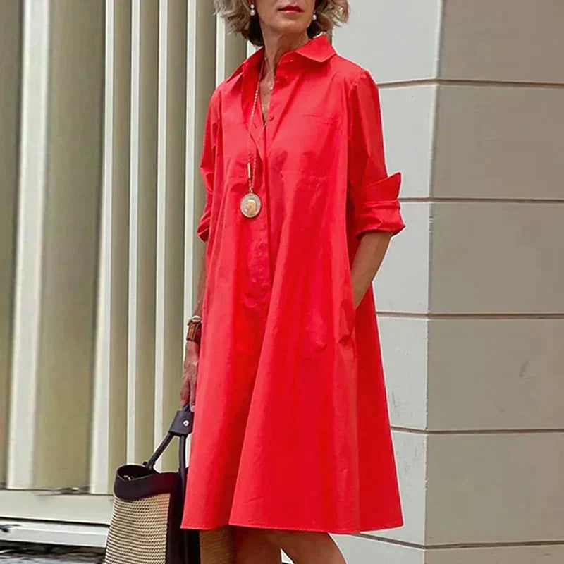 Robe sophistiquée rouge Elena de Danoir Paris, élégante et élégante, avec un design moderne et raffiné.
