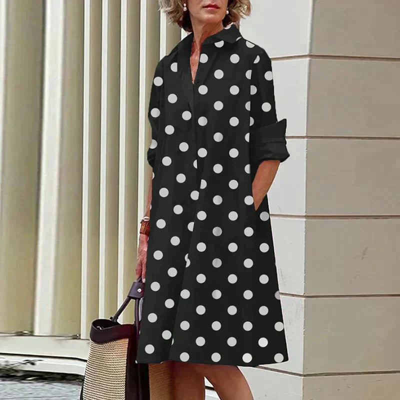 Robe sophistiquée et élégante Elena de Danoir Paris en tissu rouge, détails élégants pour une allure chic et raffinée.