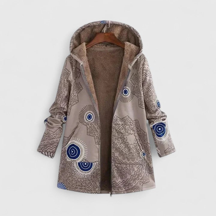 Veste confortable Hyraelleh de Danoir Paris en rouge, tissu doux et ajusté, pour un style décontracté et élégant.