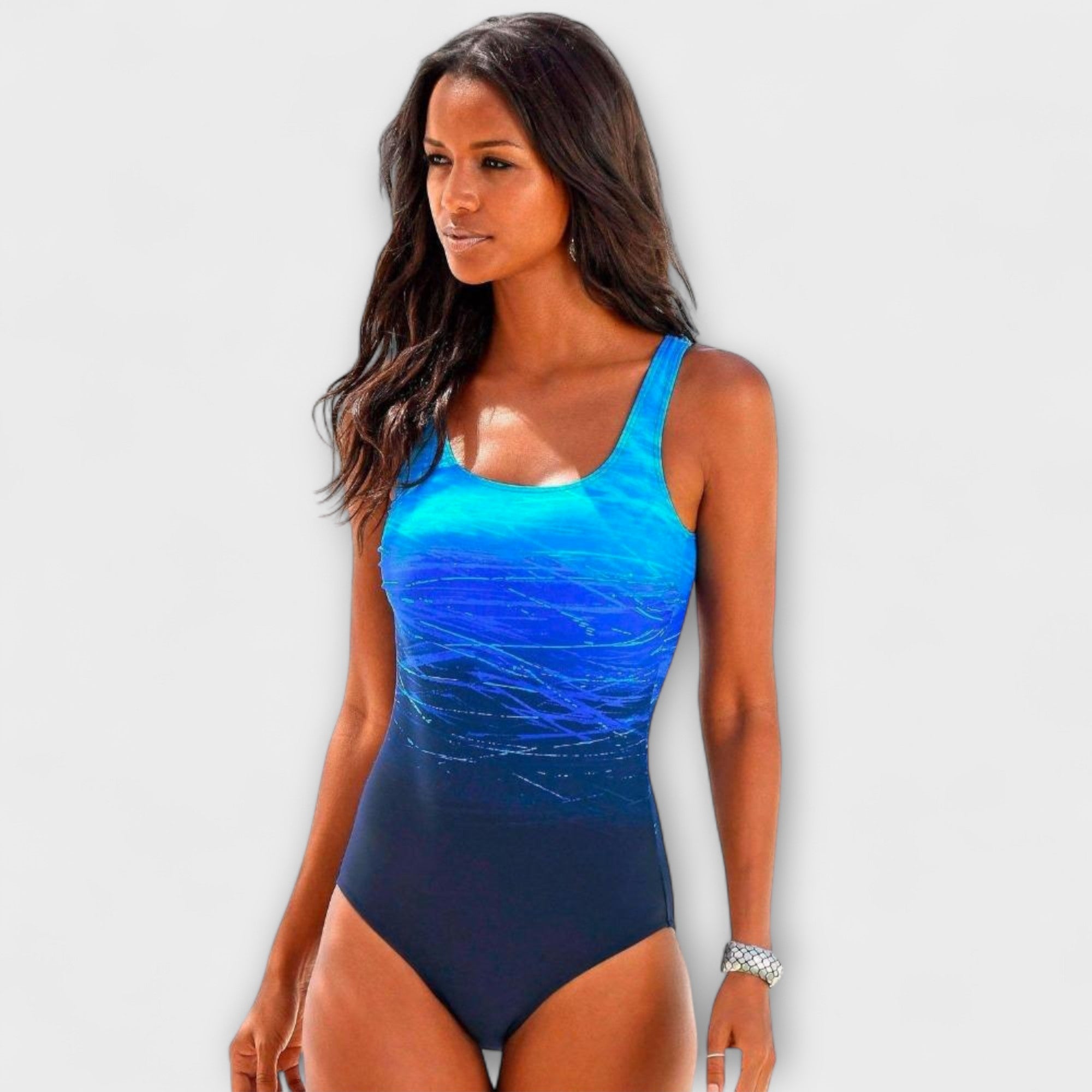Maillot de bain une pièce sportif rouge Danoir Paris avec design ajusté et soutien, idéal pour la natation et l'aquagym.