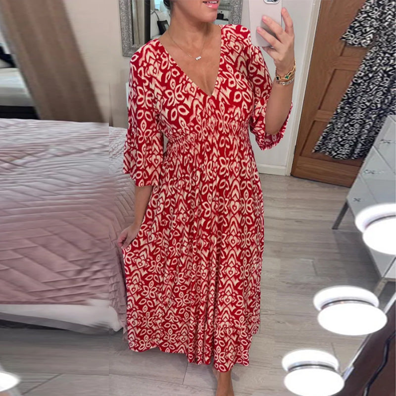 Robe évasée rouge Danoir Paris Mhara, élégante et fluide, portée avec manches longues et coupe flatteuse, vue de face.