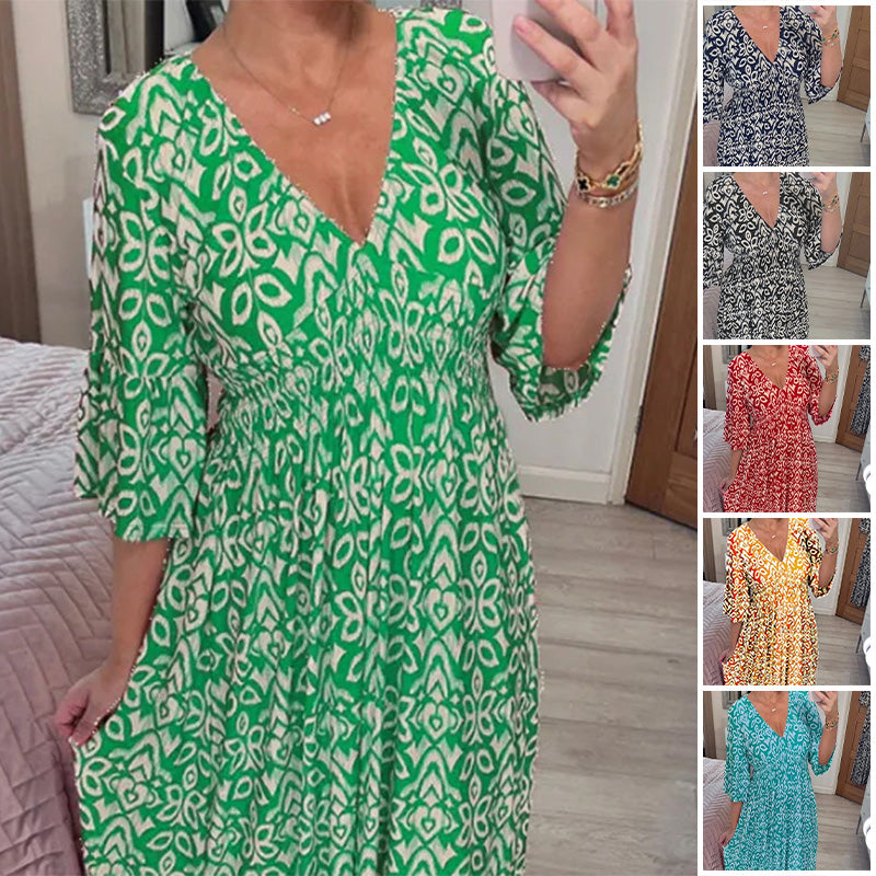 Robe évasée rouge Danoir Paris Mhara, élégante, en tissu fluide, avec décolleté et manches longues, portée pour une occasion spéciale.