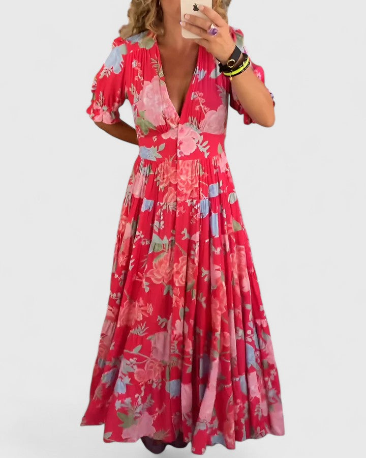 Robe fleurie Minelda Danoir Paris avec col V, tissu léger et coloré, porté féminin et élégant.