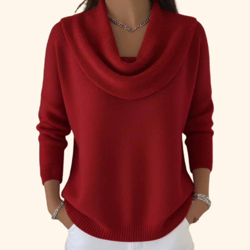 Pull doux rouge Victoire™ à col bénitier de Danoir Paris, tricoté confortable et élégant, porté sur un modèle debout.