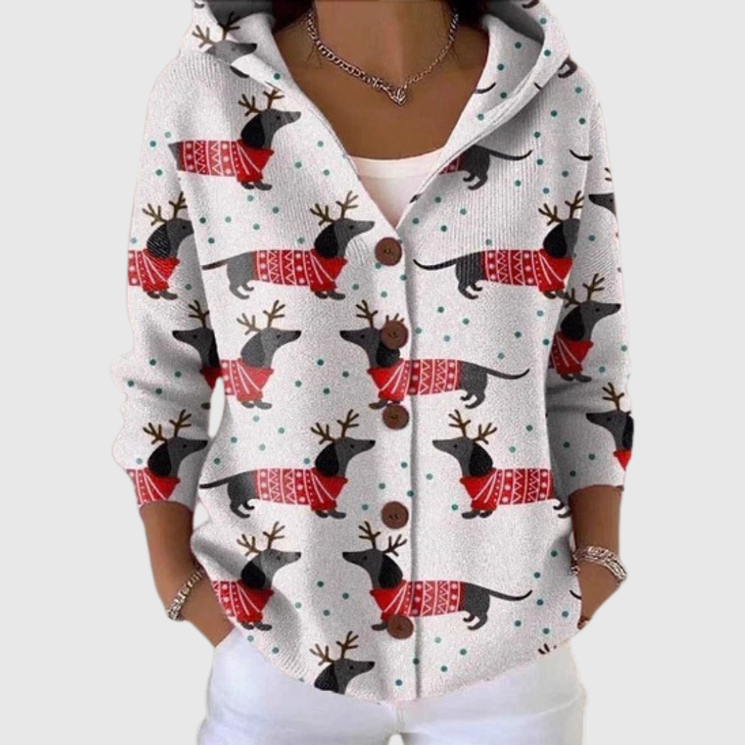 Cardigan Danoir Paris en maille confortable avec capuche, porté, montrant la texture douce et le style décontracté.